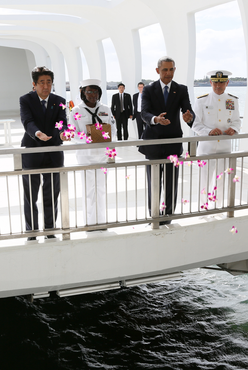 Photograph of the Prime Minister at the USS Arizona Memorial (3)
