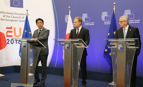 Photograph of the Japan-EU joint press announcement