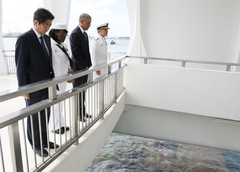 Photograph of the Prime Minister at the USS Arizona Memorial (4)