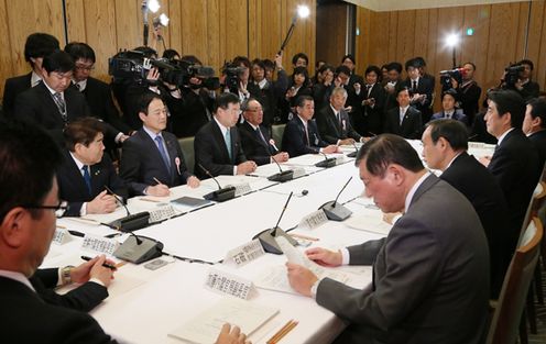 Photograph of the Prime Minister delivering an address (3)