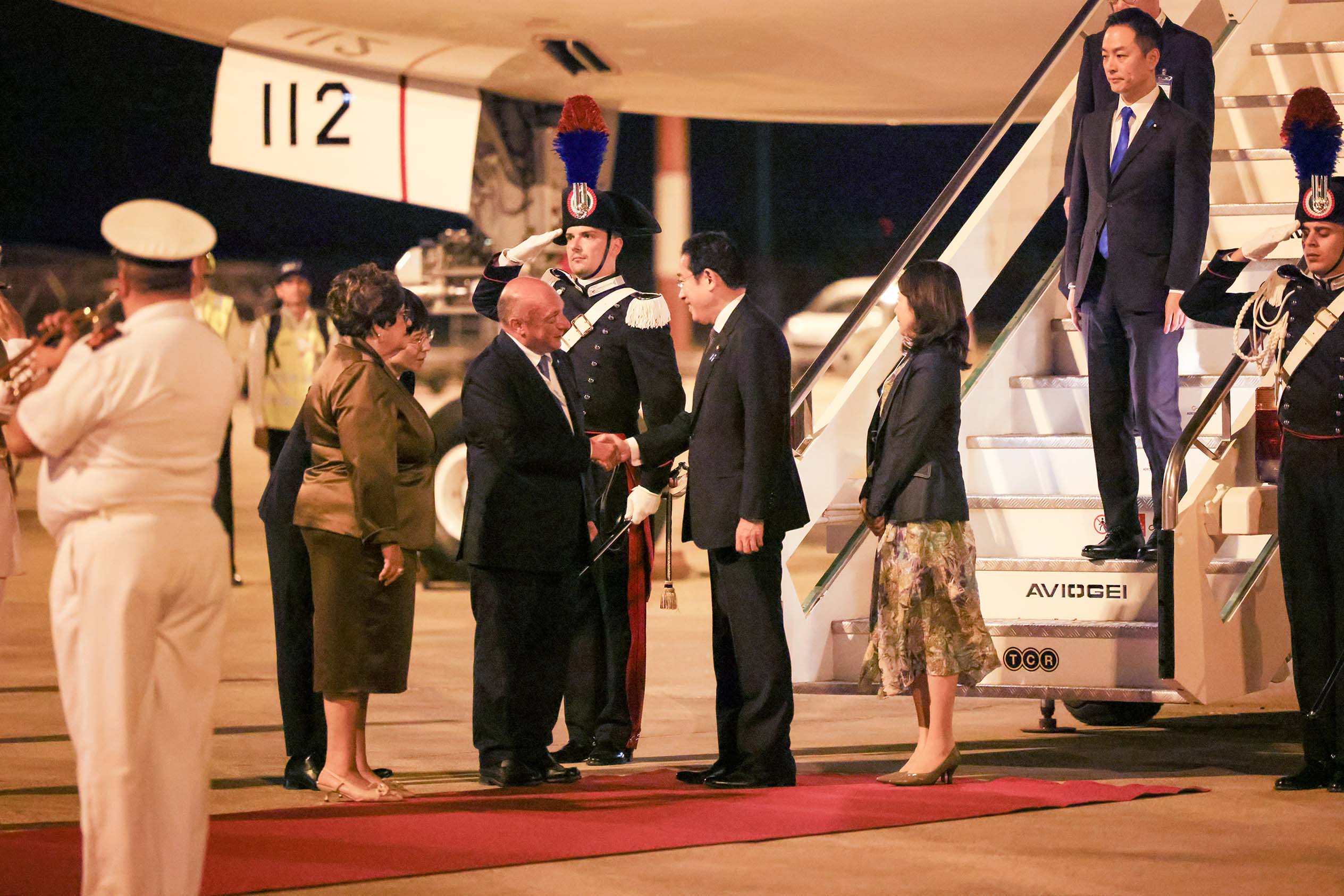 Prime Minister Kishida arriving in Italy (2)