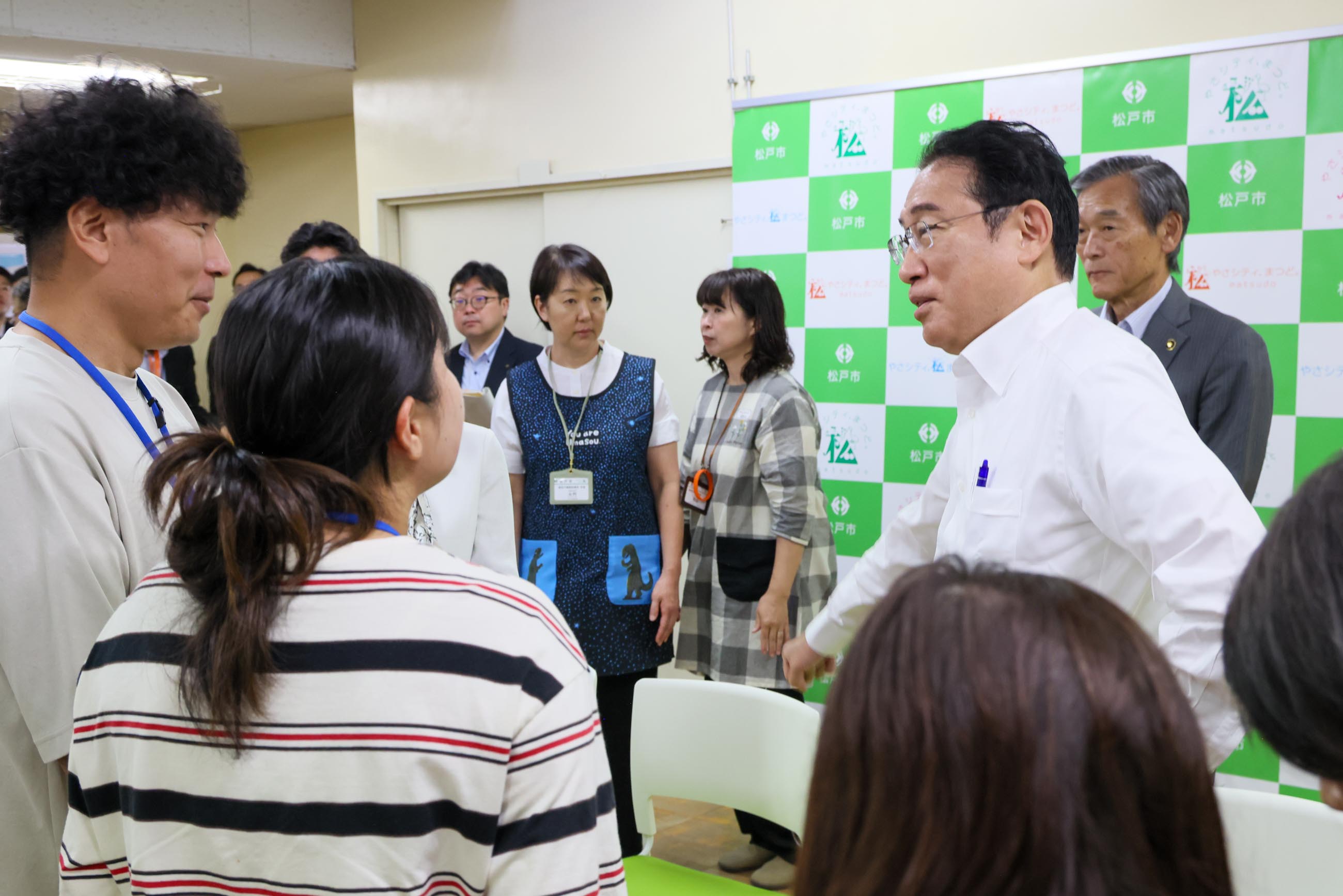 Prime Minister Kishida exchanging views  (5) 