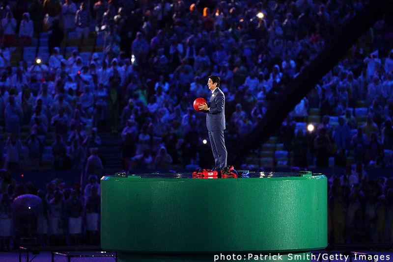 Photograph of the Prime Minister at the Rio 2016 Closing Ceremony (1)