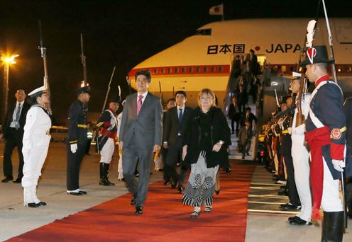 Photograph of the Prime Minister arriving in Argentina