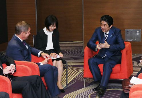 Photograph of the Prime Minister receiving a courtesy call from the Premier of New South Wales (3)