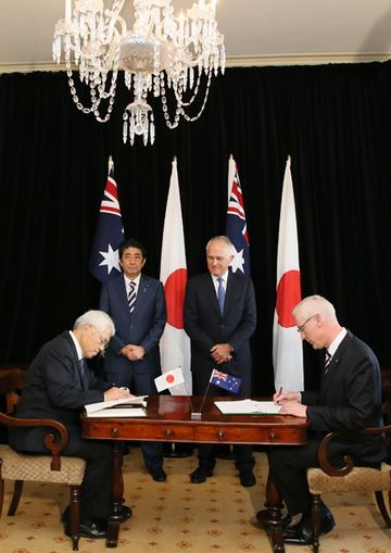 Photograph of the leaders attending the ceremony for the exchange of documents and signing ceremony (1)