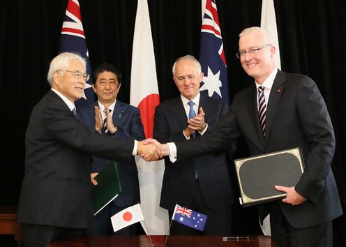 Photograph of the leaders attending the ceremony for the exchange of documents and signing ceremony (2)