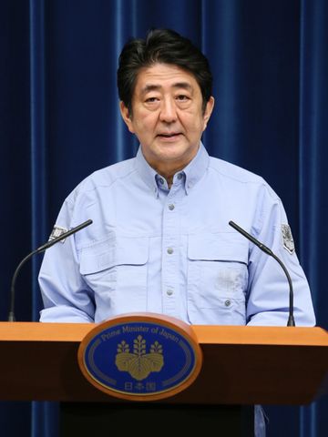 Photograph of the Prime Minister holding a press conference (1)