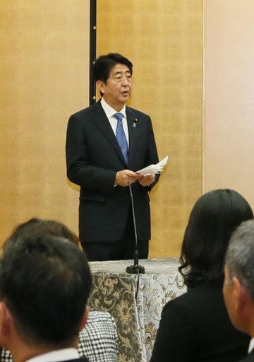 Photograph of the Prime Minister delivering an address (1)