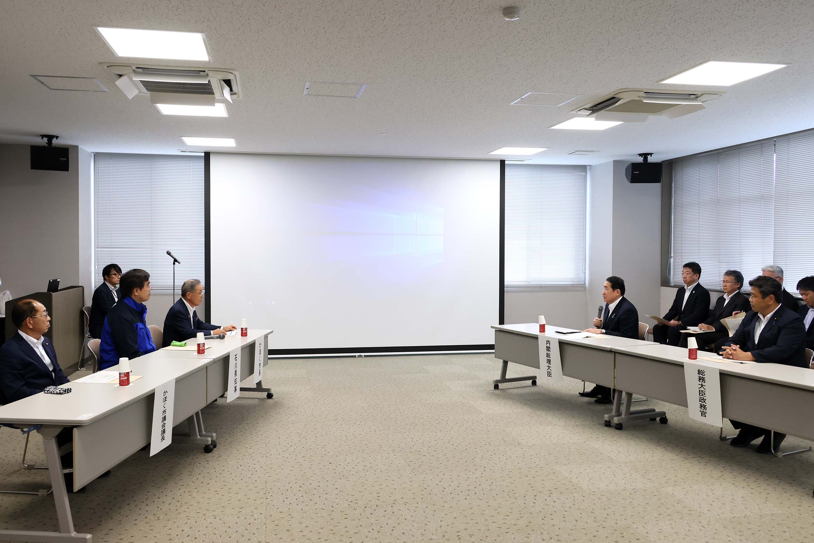 Prime Minister Kishida receiving briefings on the damage situation (2)