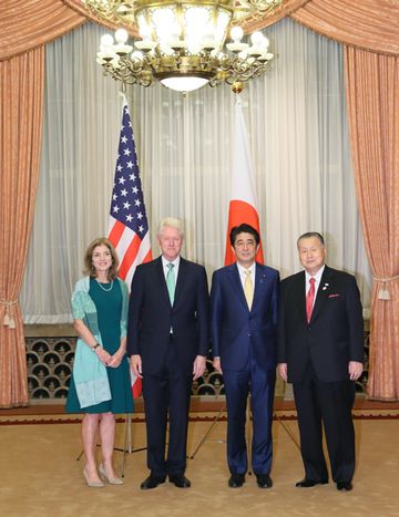 Photograph of the commemorative photograph session