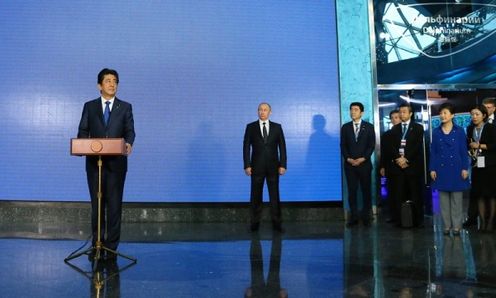 Photograph of the Prime Minister delivering a speech at the opening ceremony of the Primorsky Aquarium