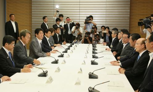 Photograph of the Prime Minister attending the meeting (2)