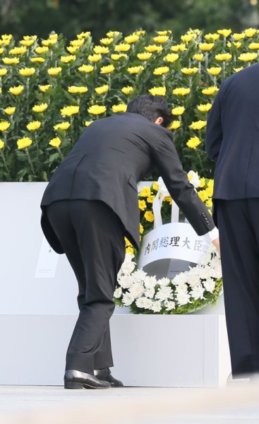 Photograph of the Prime Minister laying a wreath