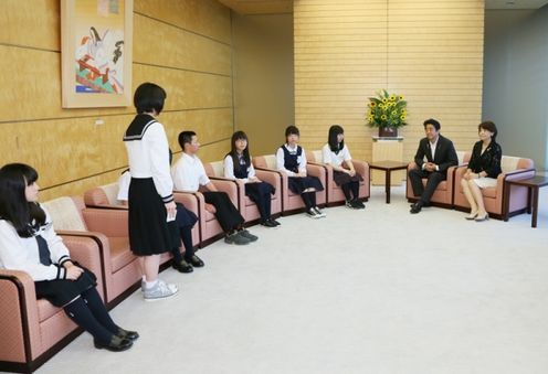 Photograph of the Prime Minister receiving the courtesy call (2)