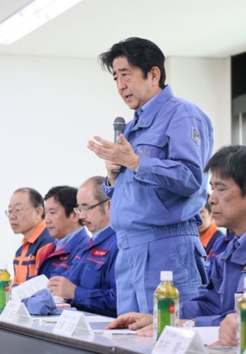 Photograph of the Prime Minister exchanging views at Itoigawa City Hall (2)