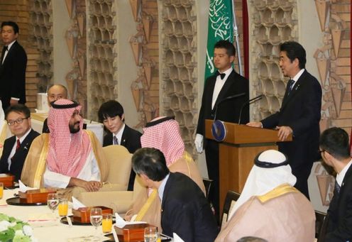 Photograph of the Prime Minister delivering an address at the dinner banquet