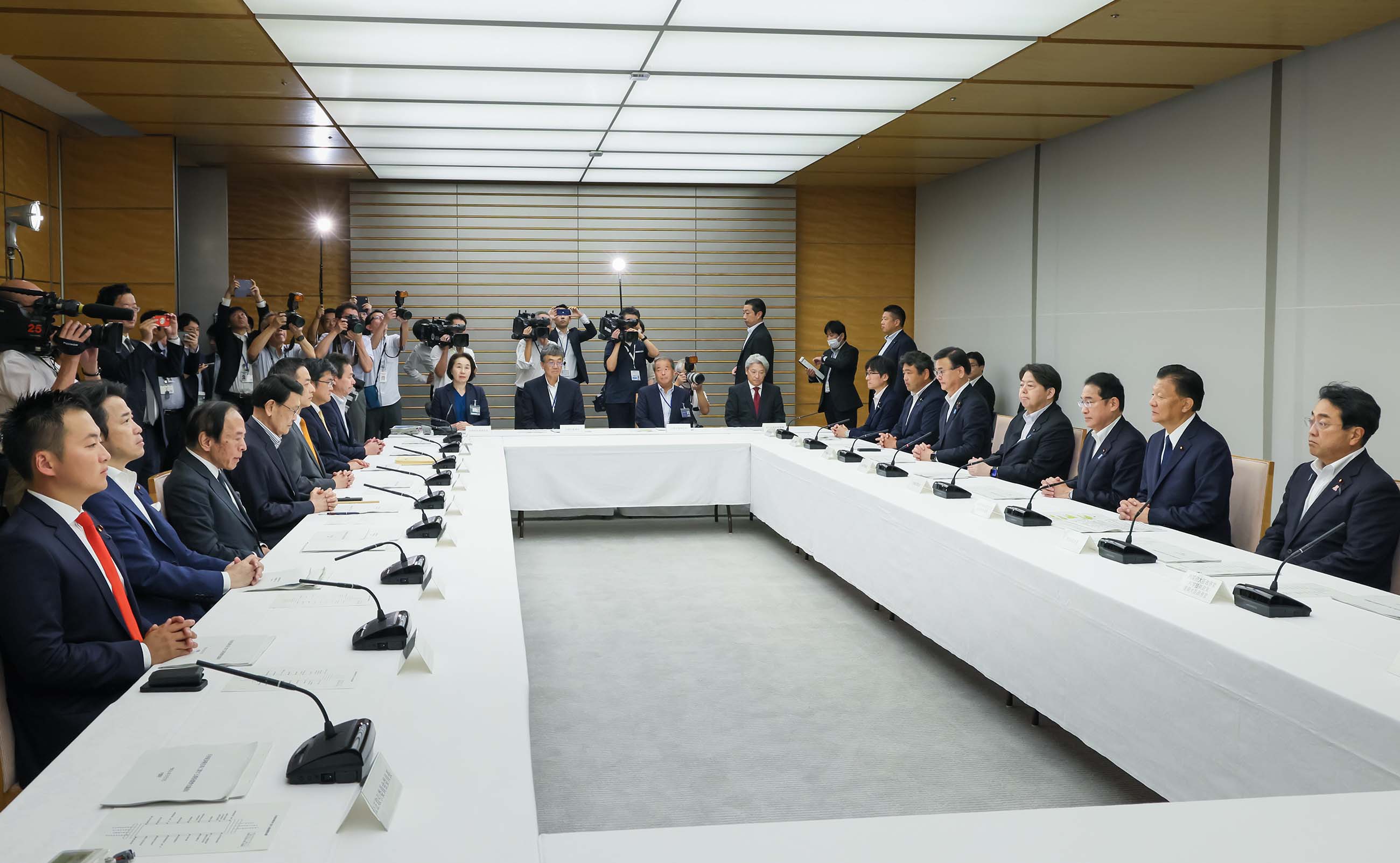 Prime Minister Kishida attending a meeting (4)