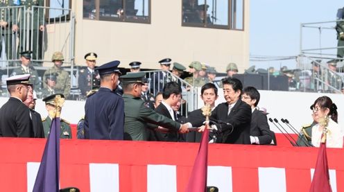 Photograph of the Prime Minister holding an award ceremony