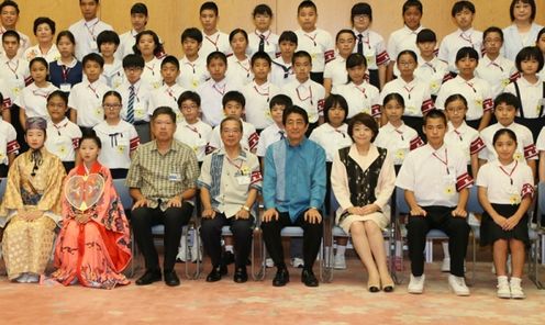 Photograph of the commemorative photograph session