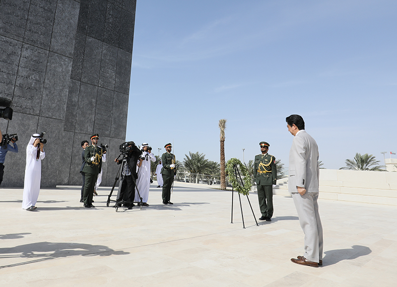 Photograph of the Prime Minister offering flowers at the memorial commemorating those who have lost their lives in service to the UAE