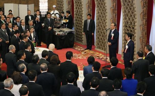 Photograph of the celebration to commemorate the 130th anniversary of the start of the Cabinet system