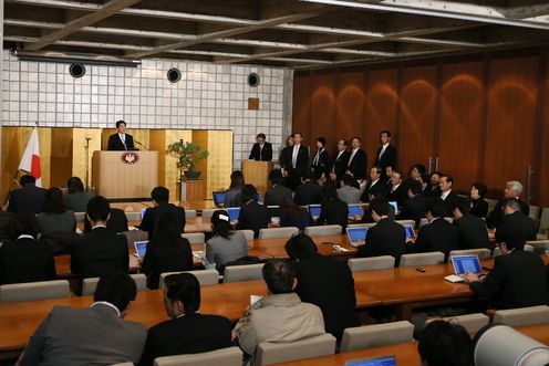 Photograph of the Prime Minister holding the press conference