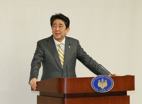 Photograph of the Prime Minister delivering an address (1)