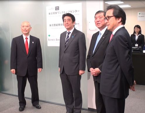 Photograph of the Prime Minister inspecting the Center