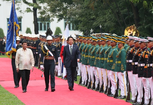 Photograph of the Prime Minister attending the welcome ceremony (2)