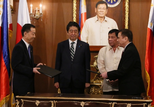 Photograph of the leaders attending the signing ceremony (4)