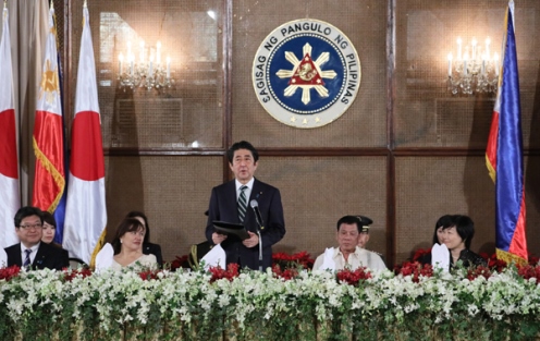 Photograph of the Prime Minister attending the welcome dinner (2)