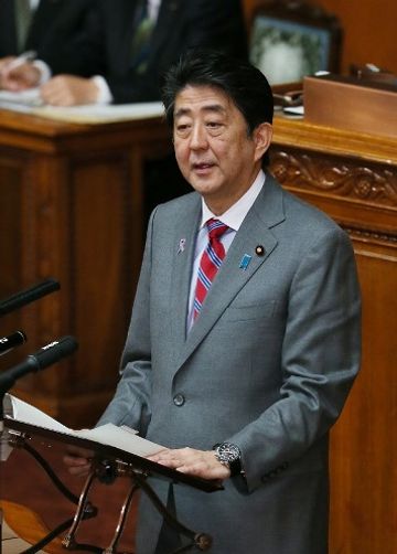 Photograph of the Prime Minister giving a report at the plenary session of the House of Councillors (1)