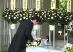Photograph of the Prime Minister offering prayers at Chidorigafuchi National Cemetery