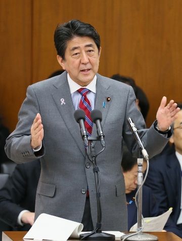 Photograph of the Prime Minister answering questions at the Meeting of the Committee on Health, Labour, and Welfare of the House of Representatives (3)