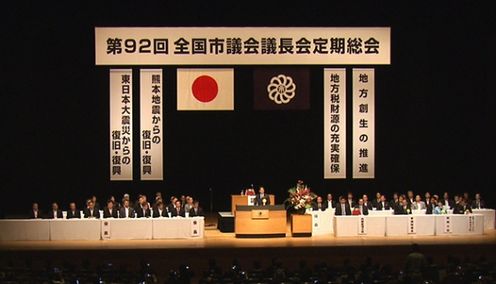 Photograph of the Prime Minister delivering an address (2)