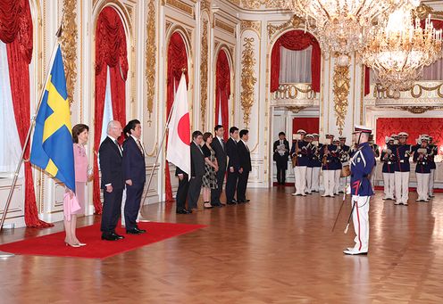 Photograph of the salute and the guard of honor ceremony