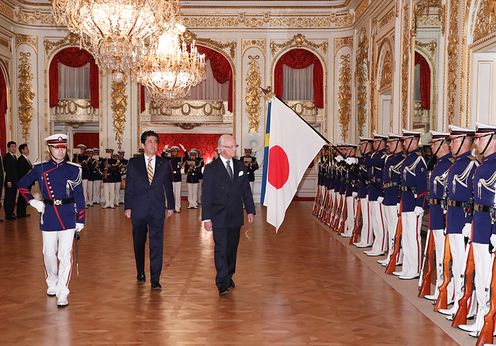 Photograph of the salute and the guard of honor ceremony