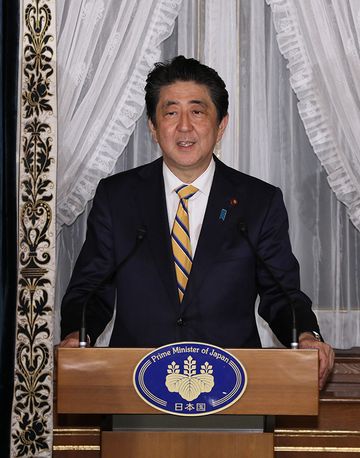 Photograph of the Prime Minister delivering an address at the banquet hosted by Prime Minister Abe and Mrs. Abe