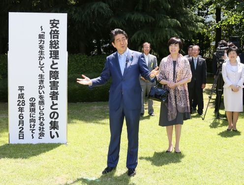 Photograph of the Prime Minister delivering an address