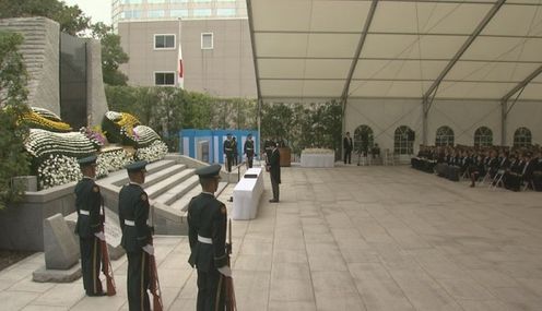 Photograph of the Prime Minister attending the Memorial Service (2)