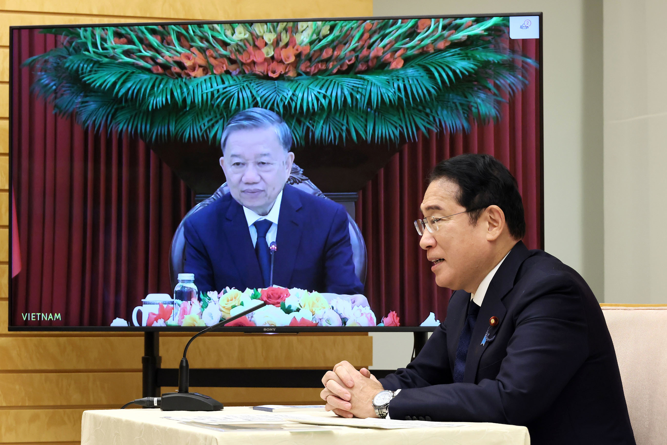 Prime Minister Kishida speaking with H.E. Mr. To LAM, General Secretary of the Central Committee of the Communist Party and President of the Socialist Republic of Viet Nam (2)