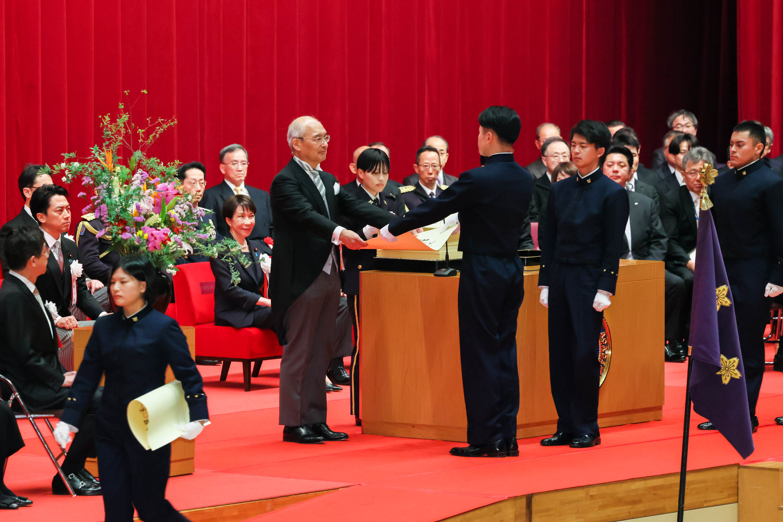 Prime Minister Takaichi observing the Presentation of Diplomas (1)
