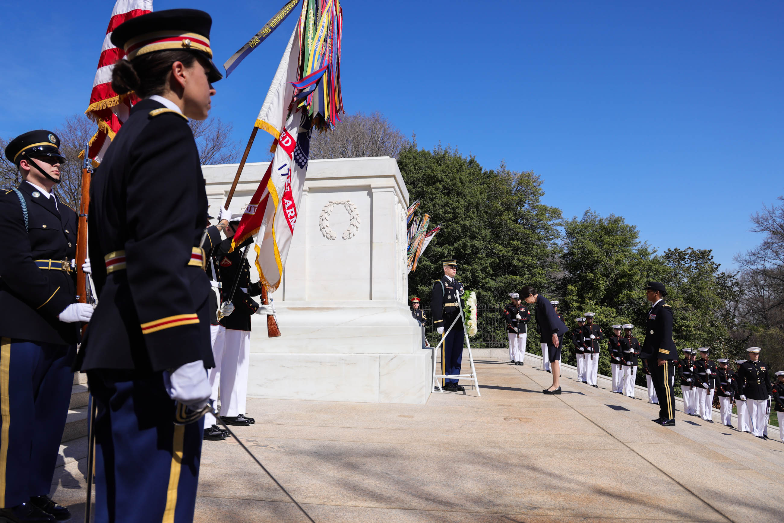 Prime Minister Takaichi laying a wreath at Arlington National Cemetery (3)