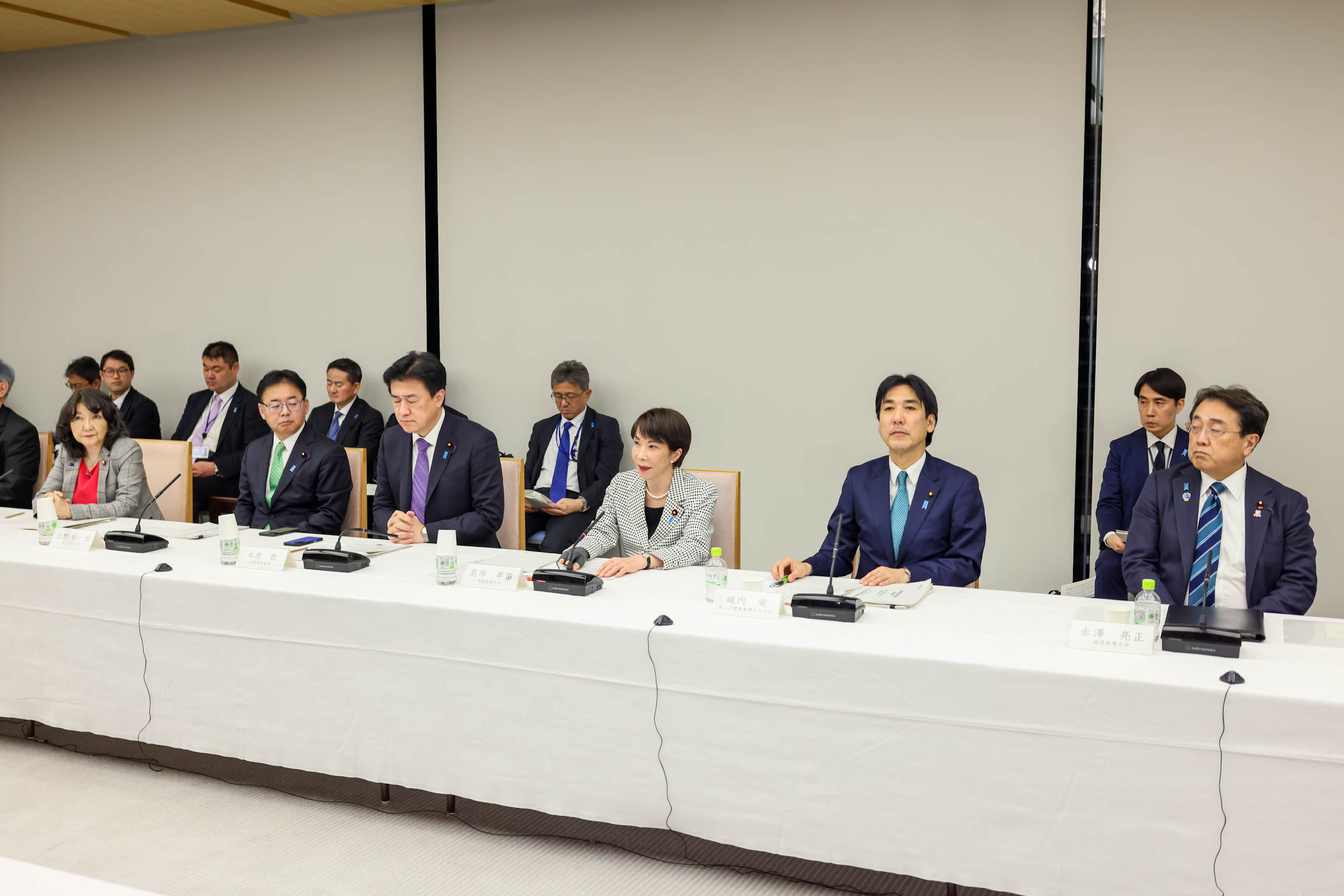 Prime Minister Takaichi wrapping up the meeting (4)