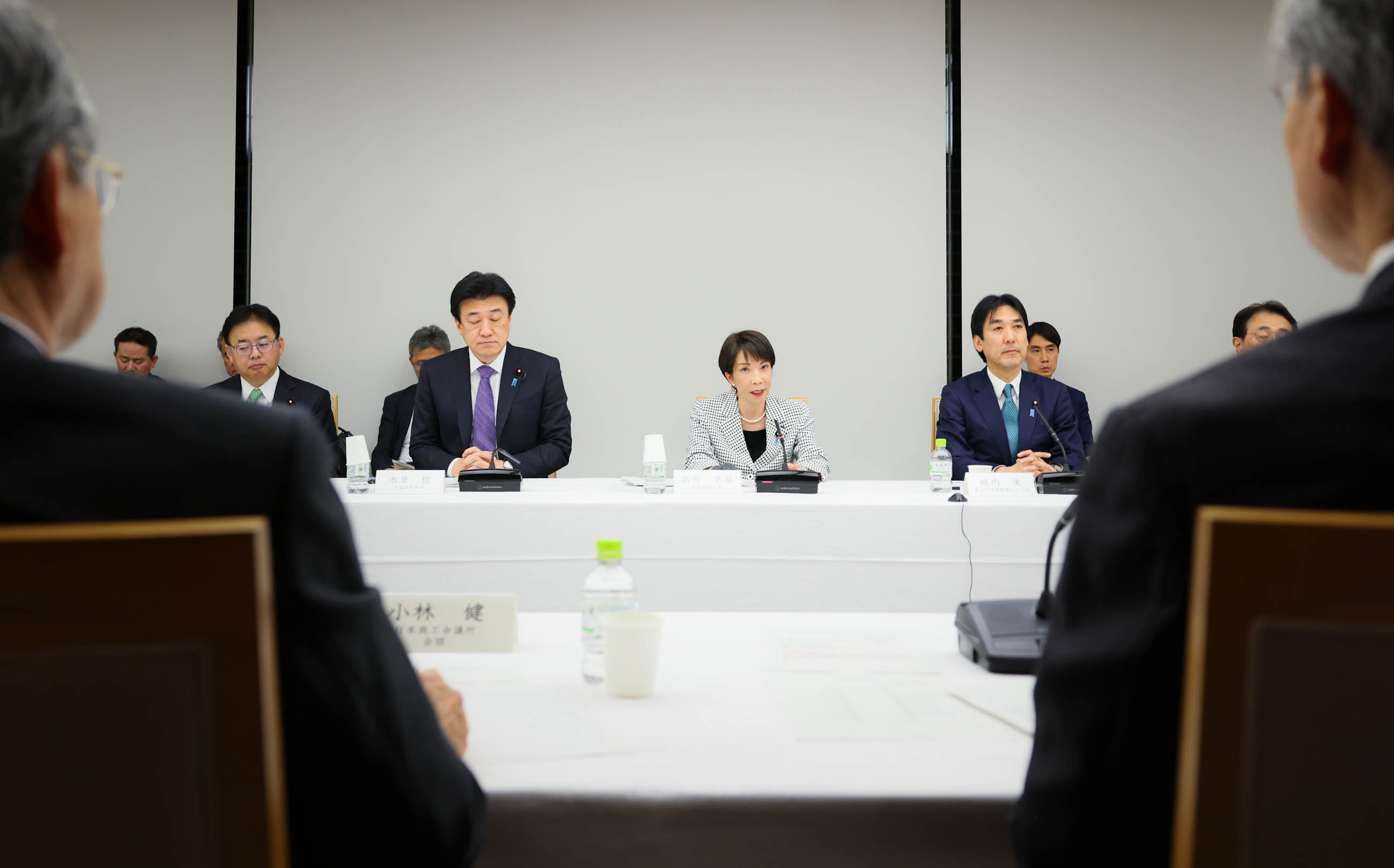 Prime Minister Takaichi wrapping up the meeting (6)