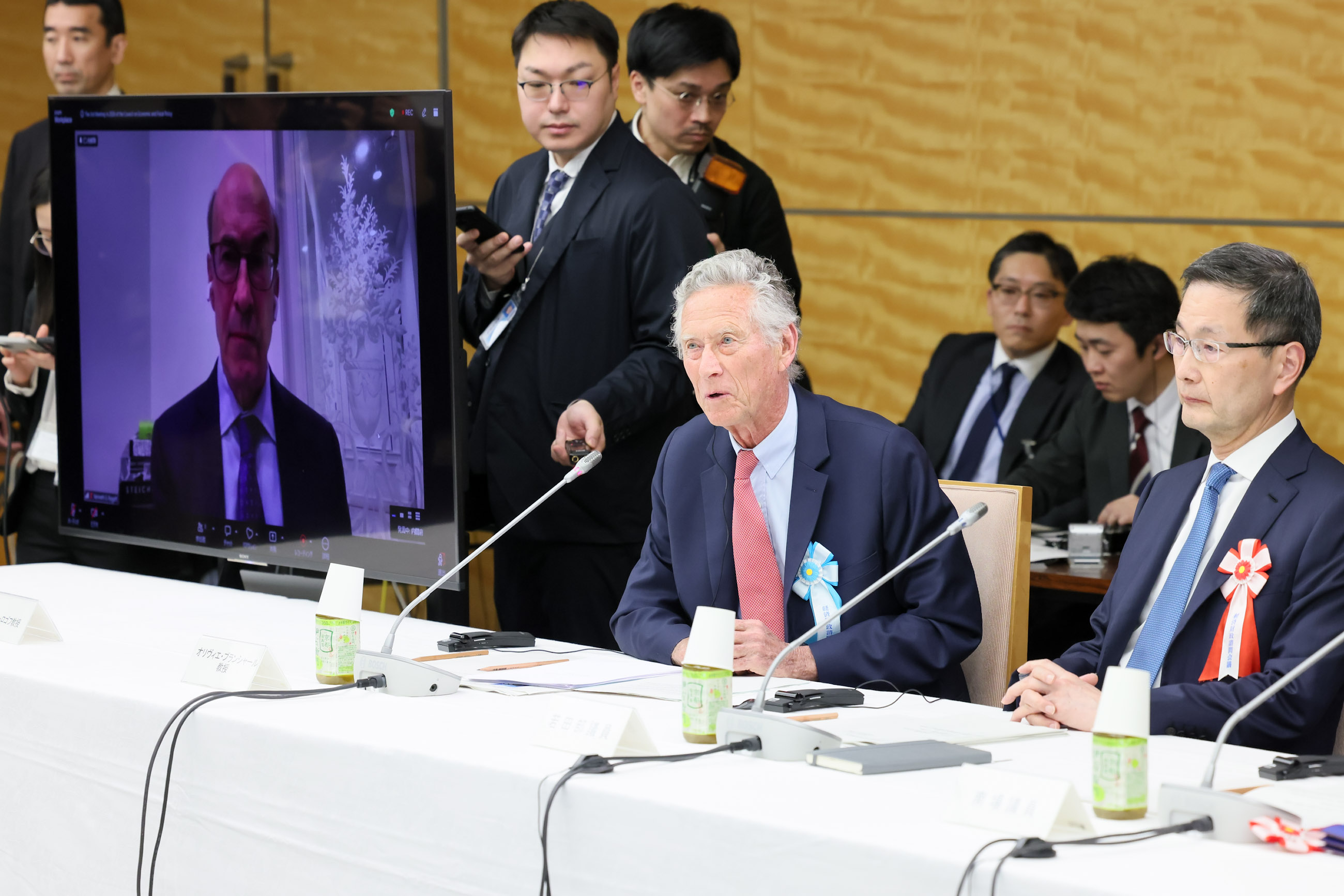 Scene from the meeting (1)