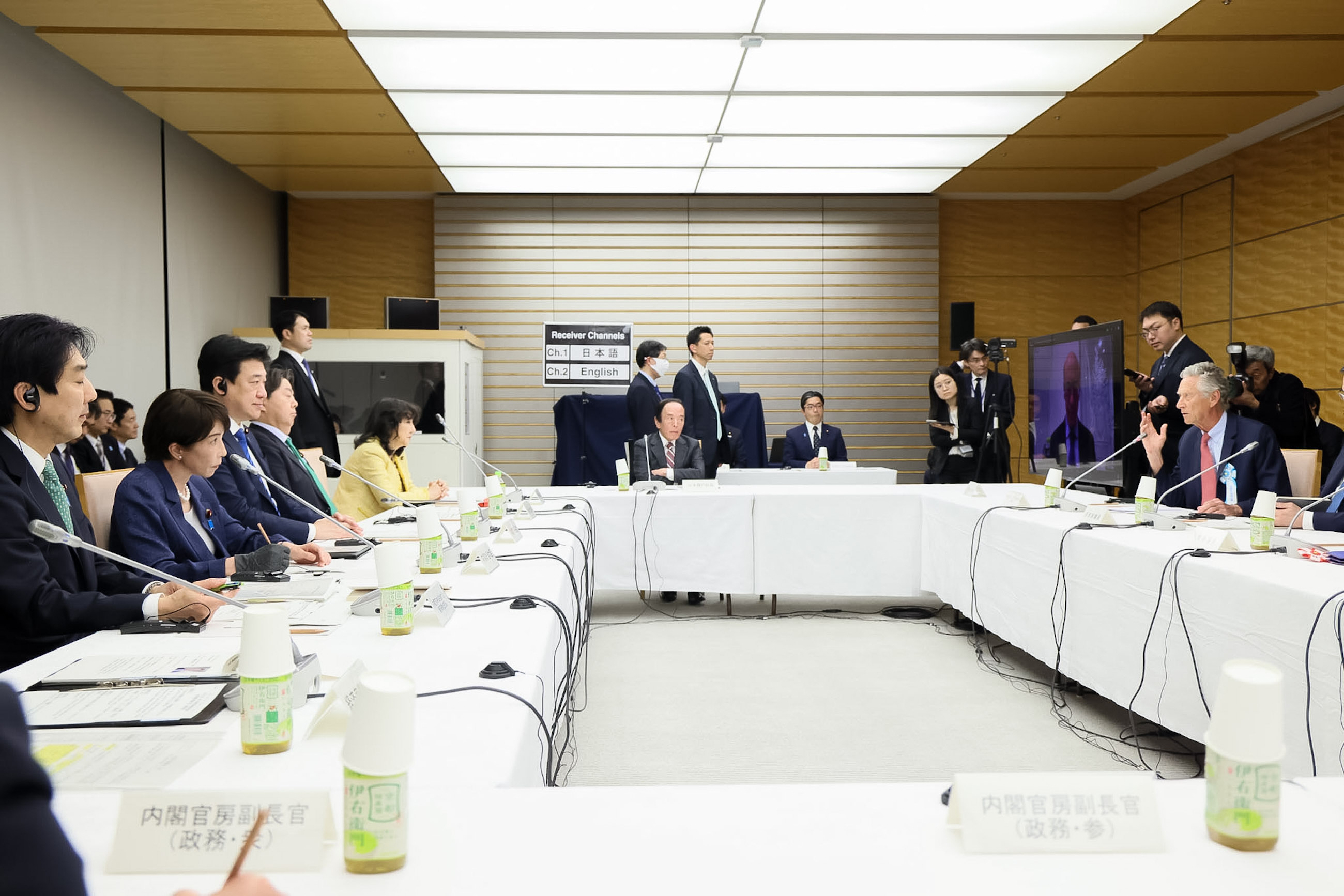 Scene from the meeting (2)