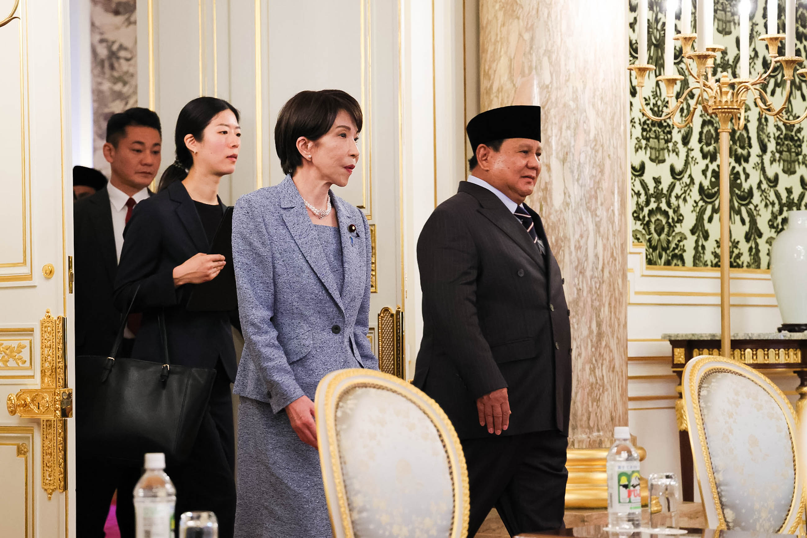 The two leaders ahead of the summit meeting (2)