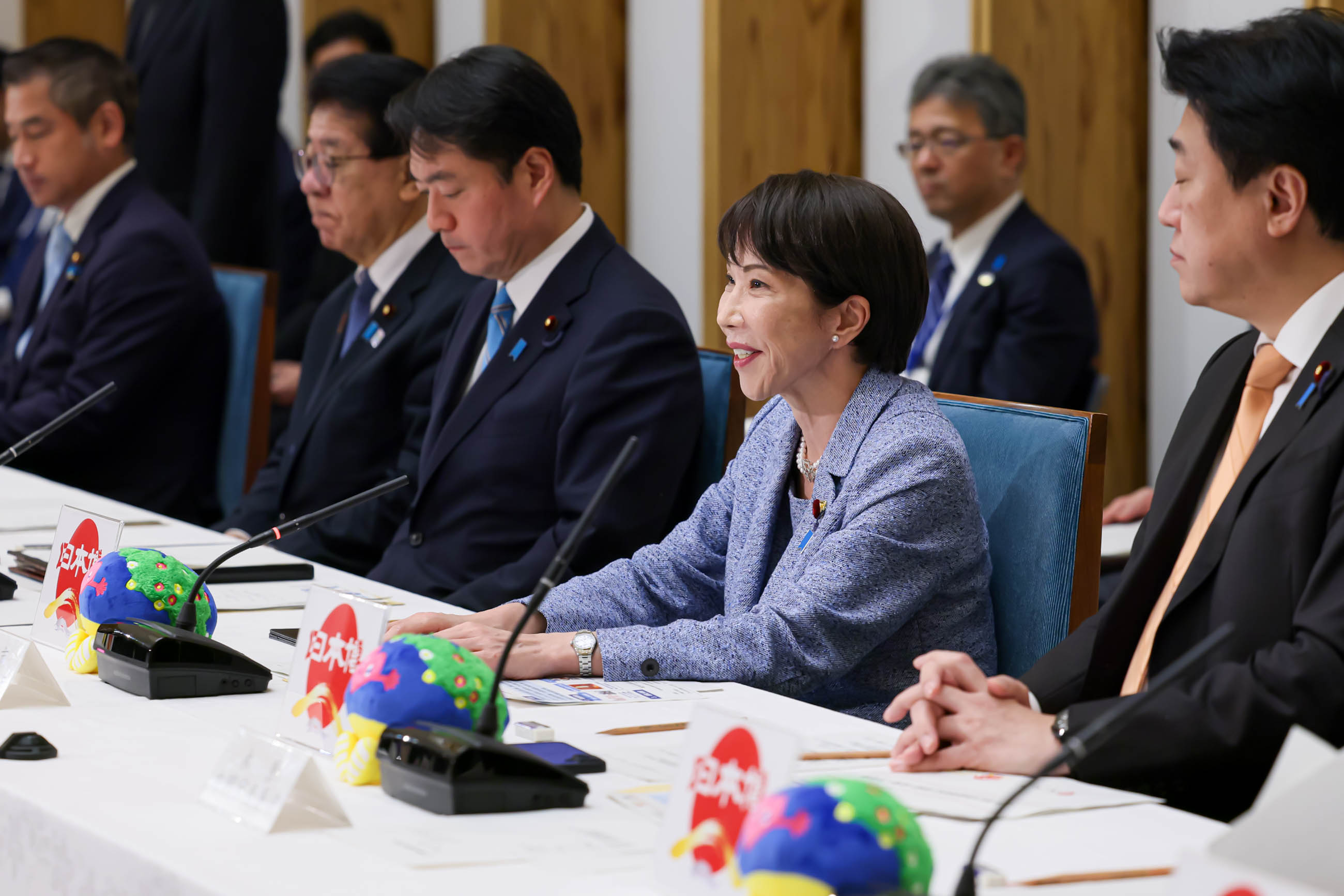 Prime Minister Takaichi wrapping up the meeting (4)